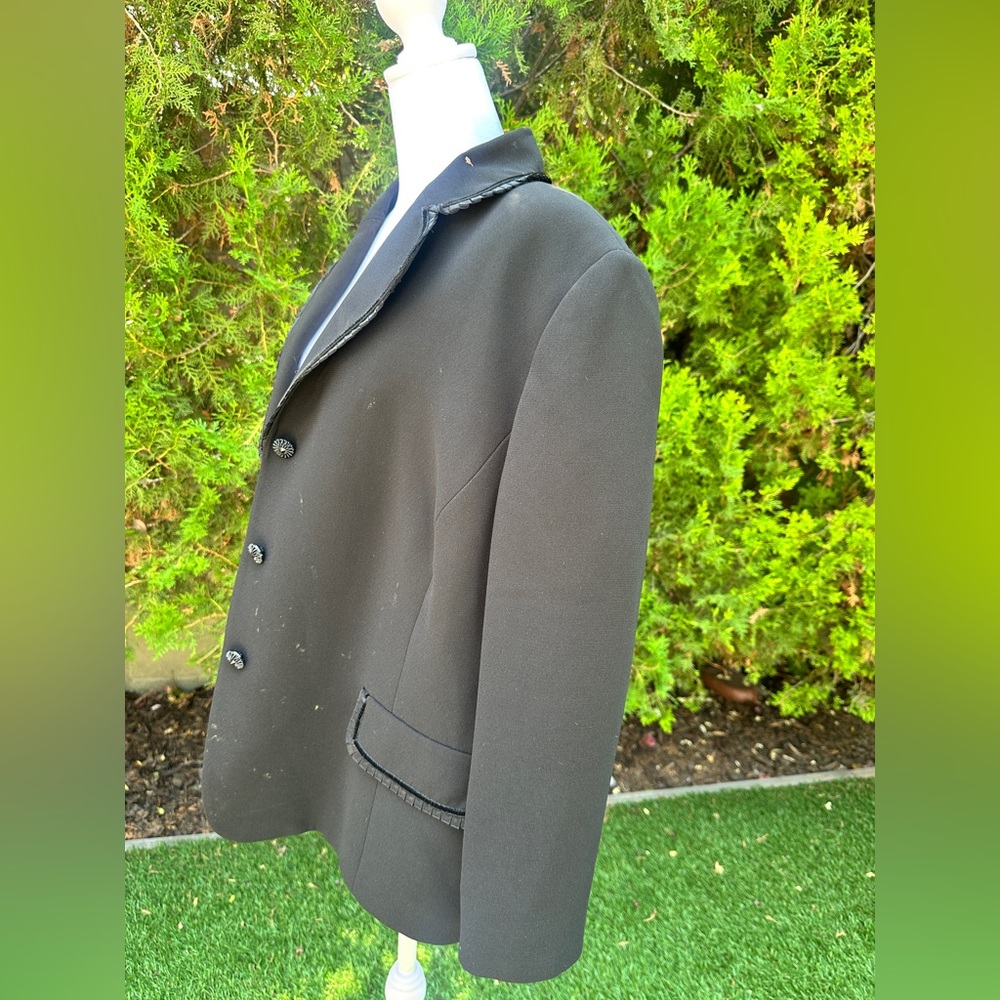 Tahari Black Blazer with Notched Lapels and Structured Shoulders - Picture 7 of 9